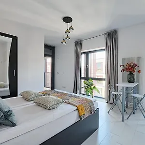https://urbannest_krochmalna.warsawhotelspoland.com
